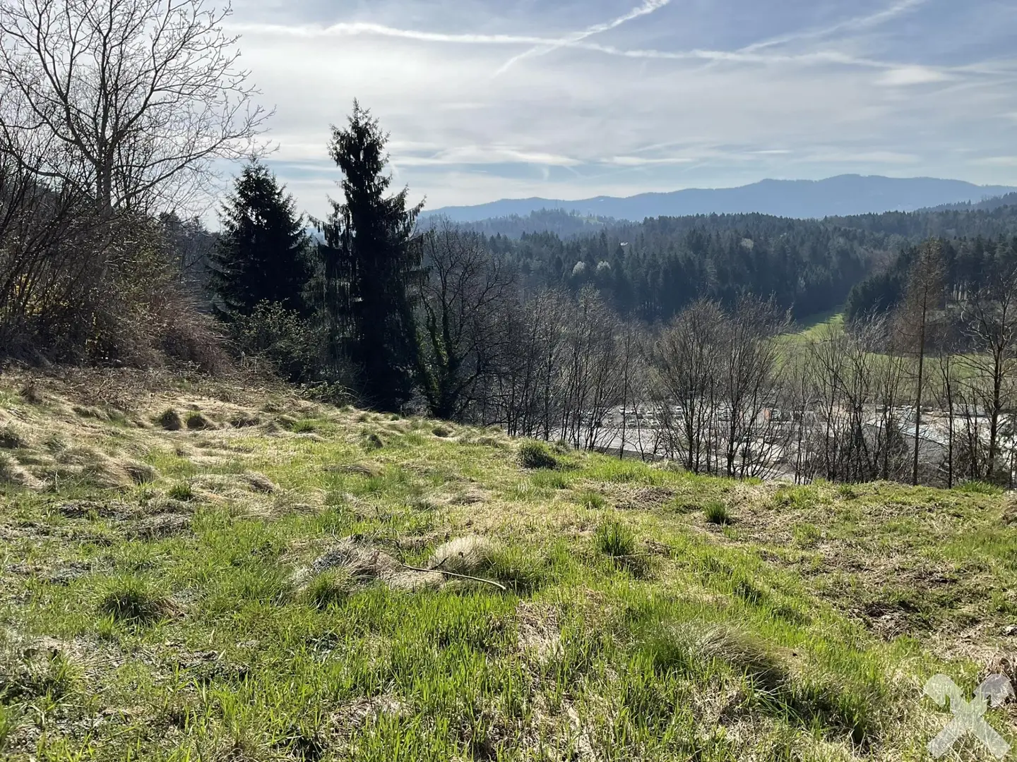 Sloped plot 2062 m² near Wies