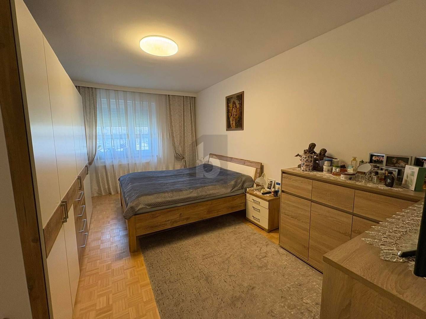 Wohnung nahe Einkaufszentrum mit Balkon