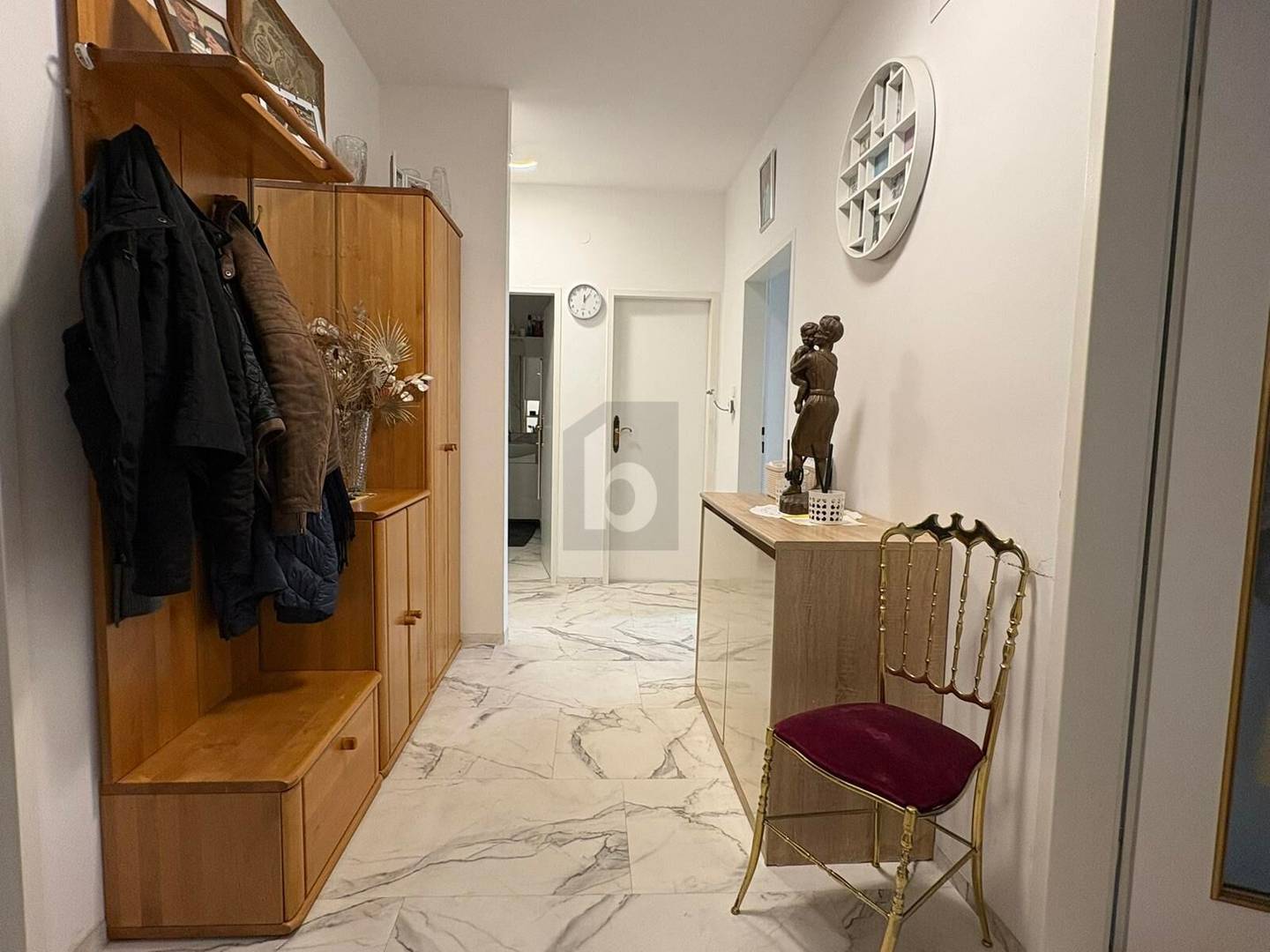 Wohnung nahe Einkaufszentrum mit Balkon