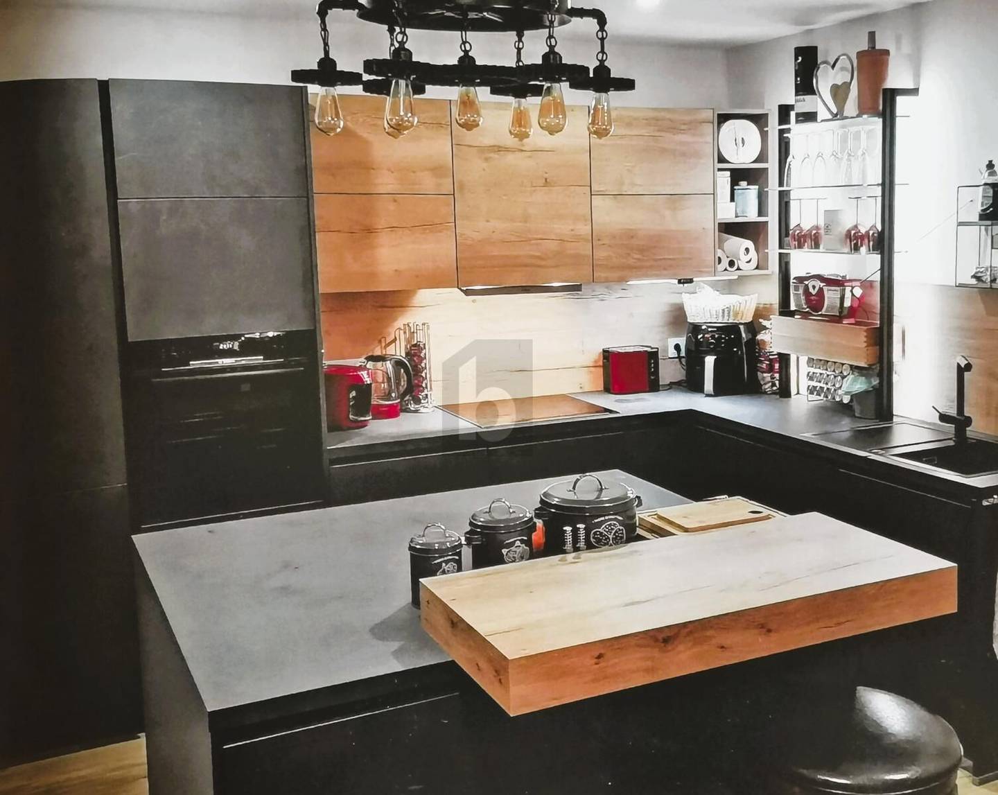 Renoviert und ruhig mit privatem Garten Familienwohnung