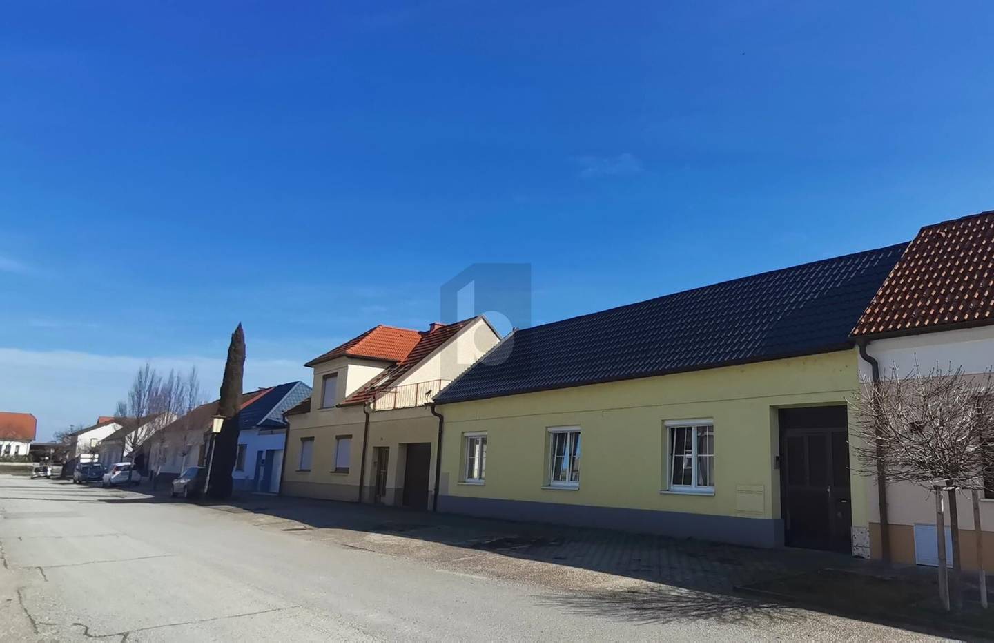 Renoviert und ruhig mit privatem Garten Familienwohnung