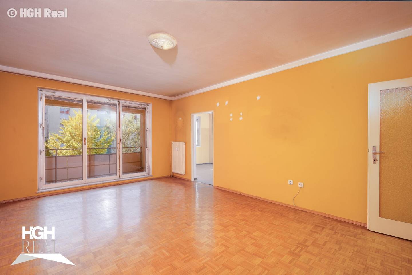 Apartment near U1 Kagraner Platz courtyard loggia