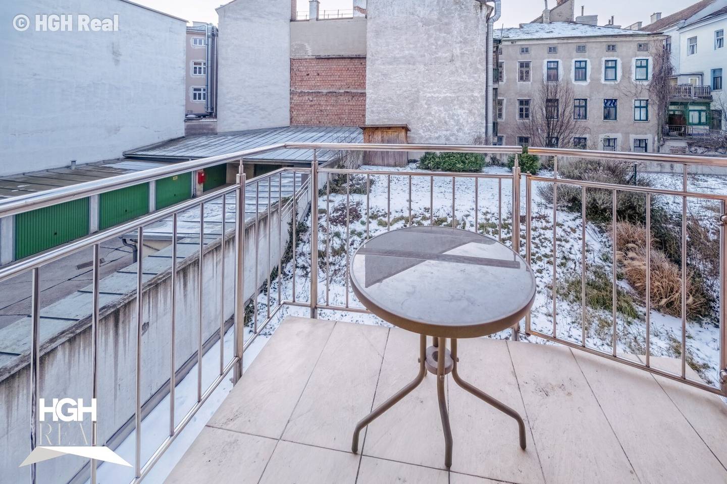 Apartment with two separate units and lift near U1