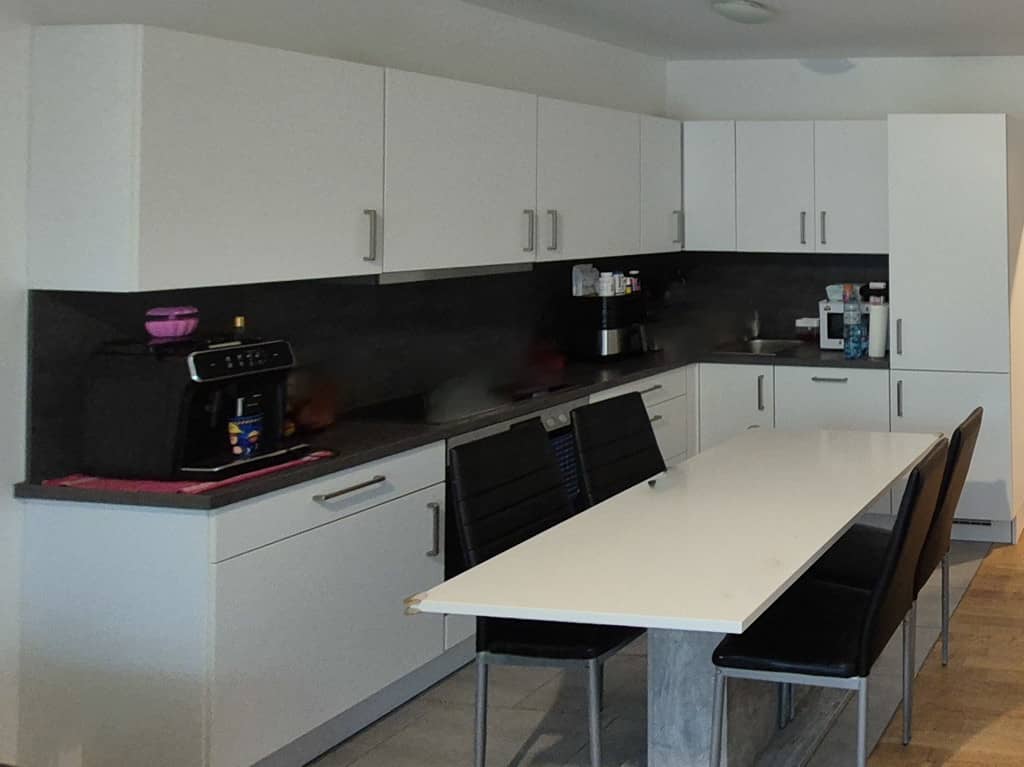 Wohnung neuwertig mit Balkon und Blick ins Grüne