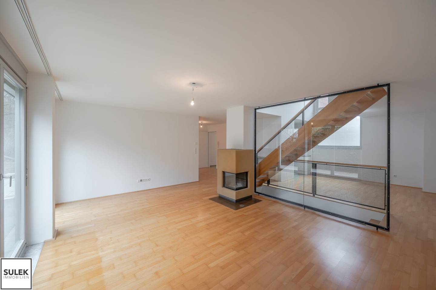 Apartment with private garden in quiet green setting