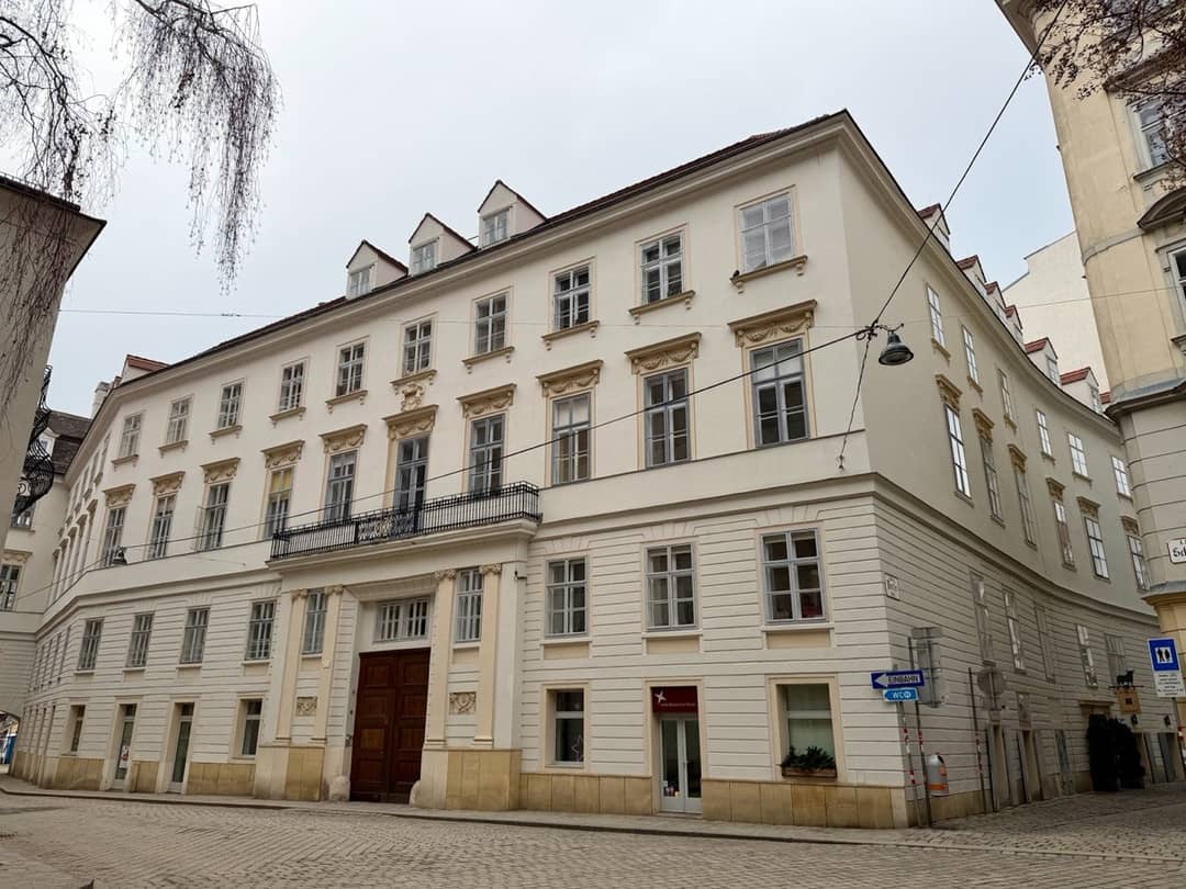 Historic Office 140m² Inner City