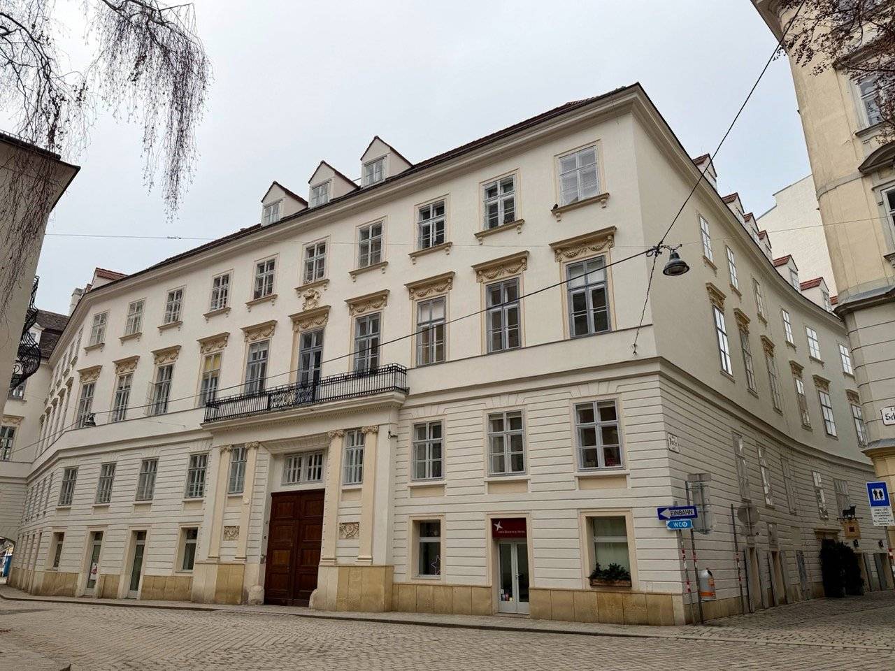 Historic Office 140m² Inner City