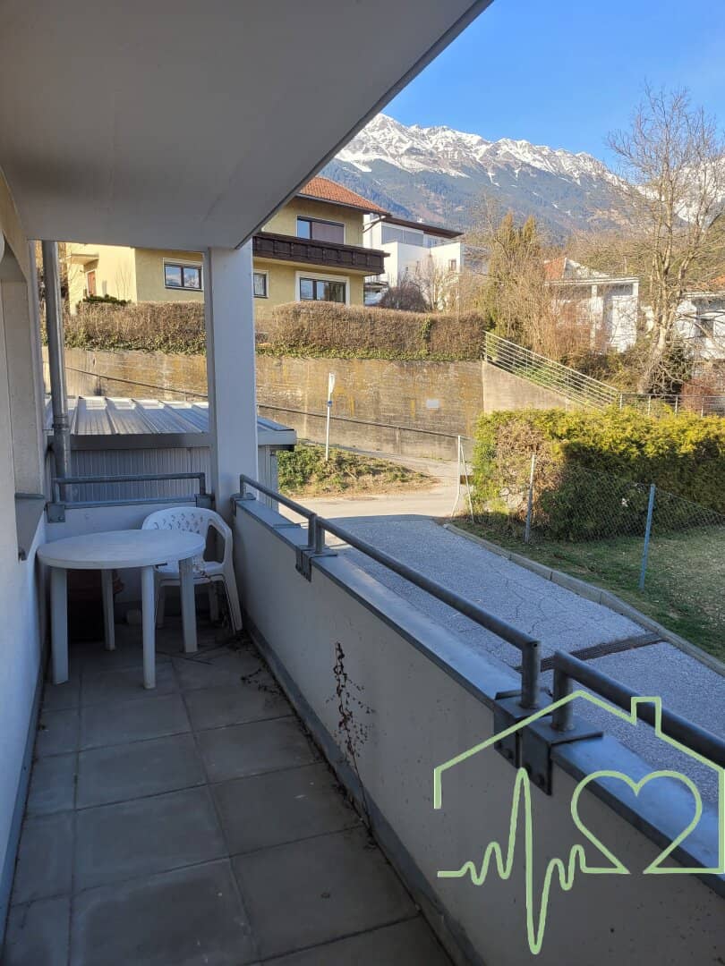 Apartment quiet hillside balcony Nordkette view