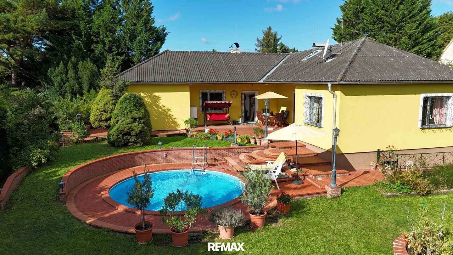 Bungalow mit Garten & Pool in Strasshof