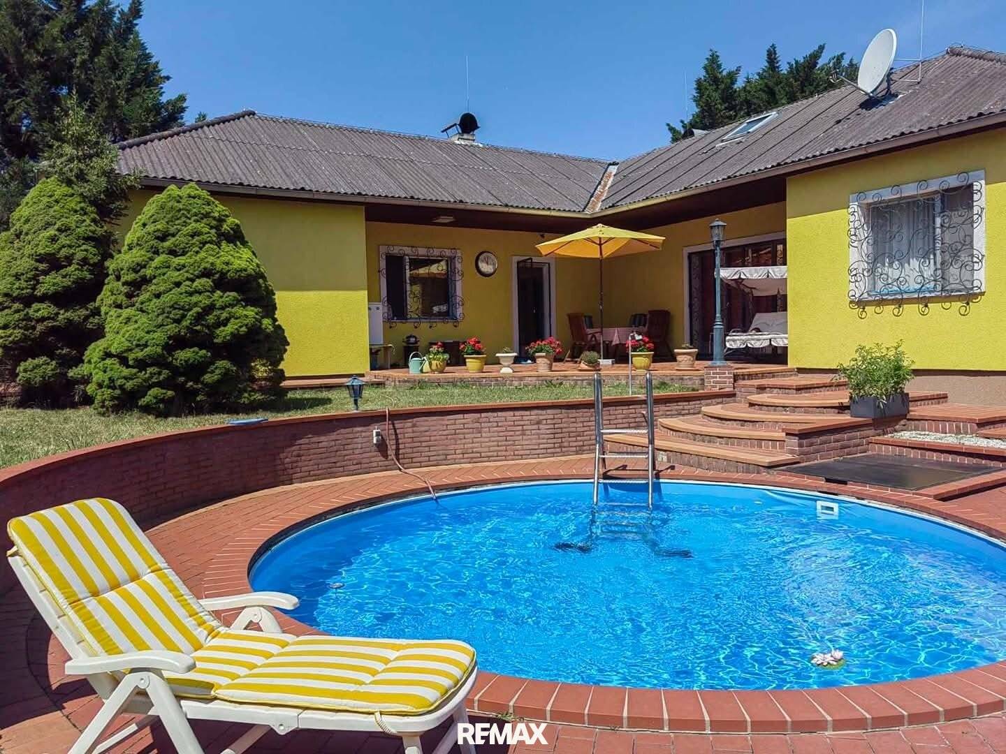 Bungalow mit Garten & Pool in Strasshof