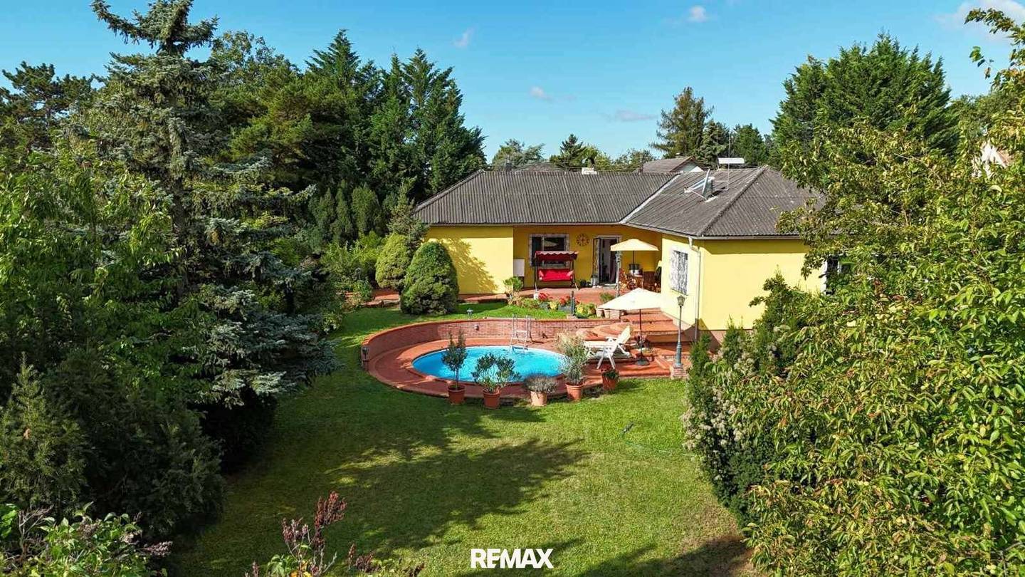 Bungalow mit Garten & Pool in Strasshof
