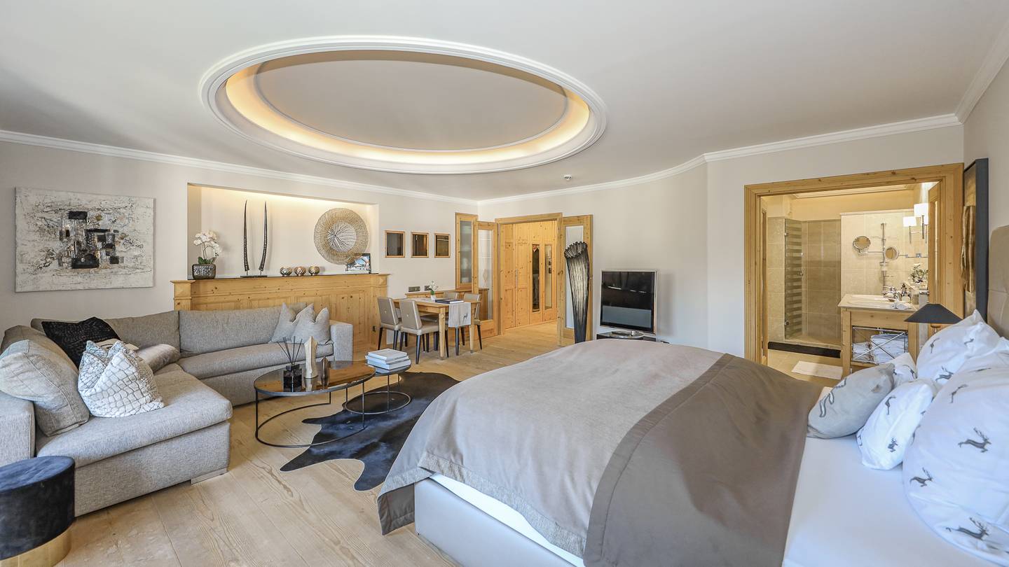 Apartment in downtown location with parking