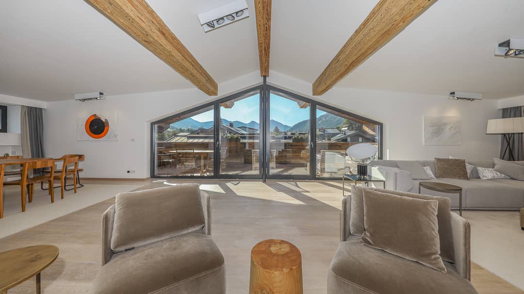 Penthouse with Panoramic View Near Center