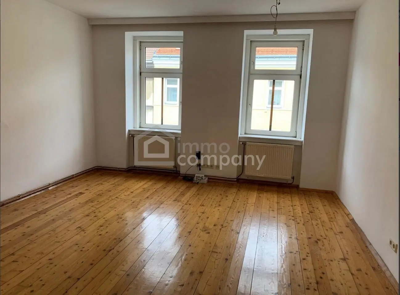 Sonnige Wohnung mit Einbauküche und Abstellraum