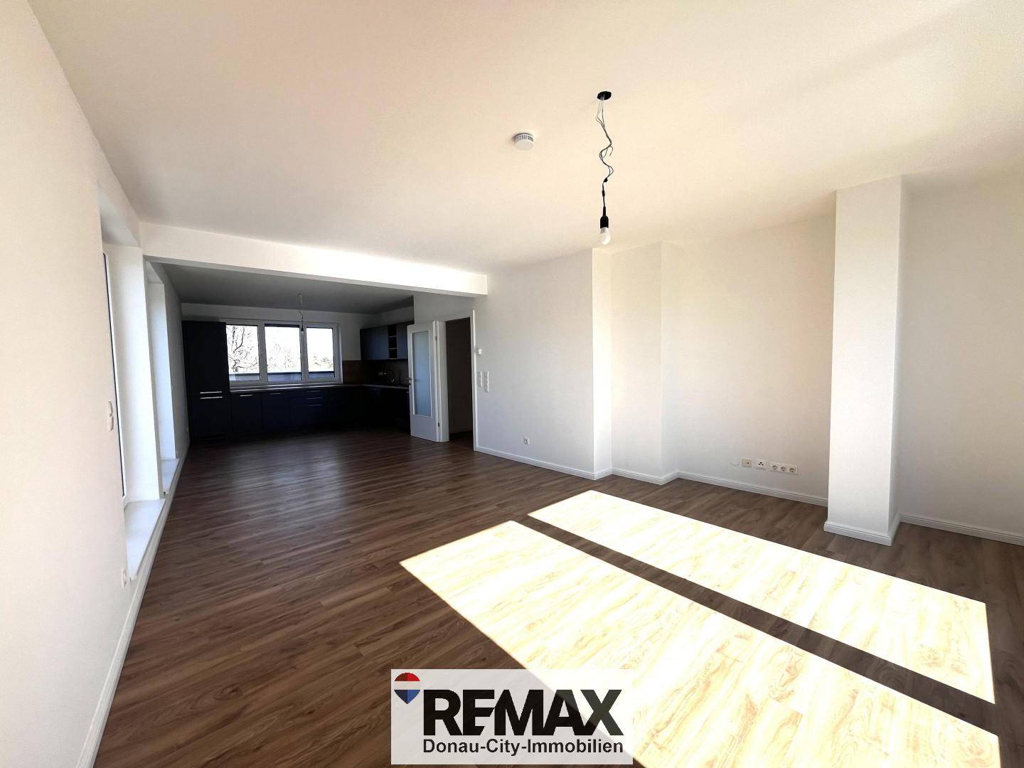 Apartment in center with terrace and parking