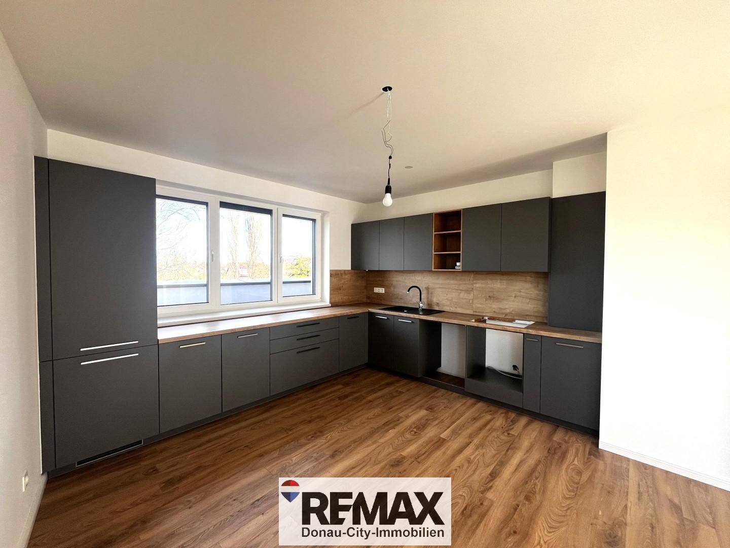 Apartment in center with terrace and parking