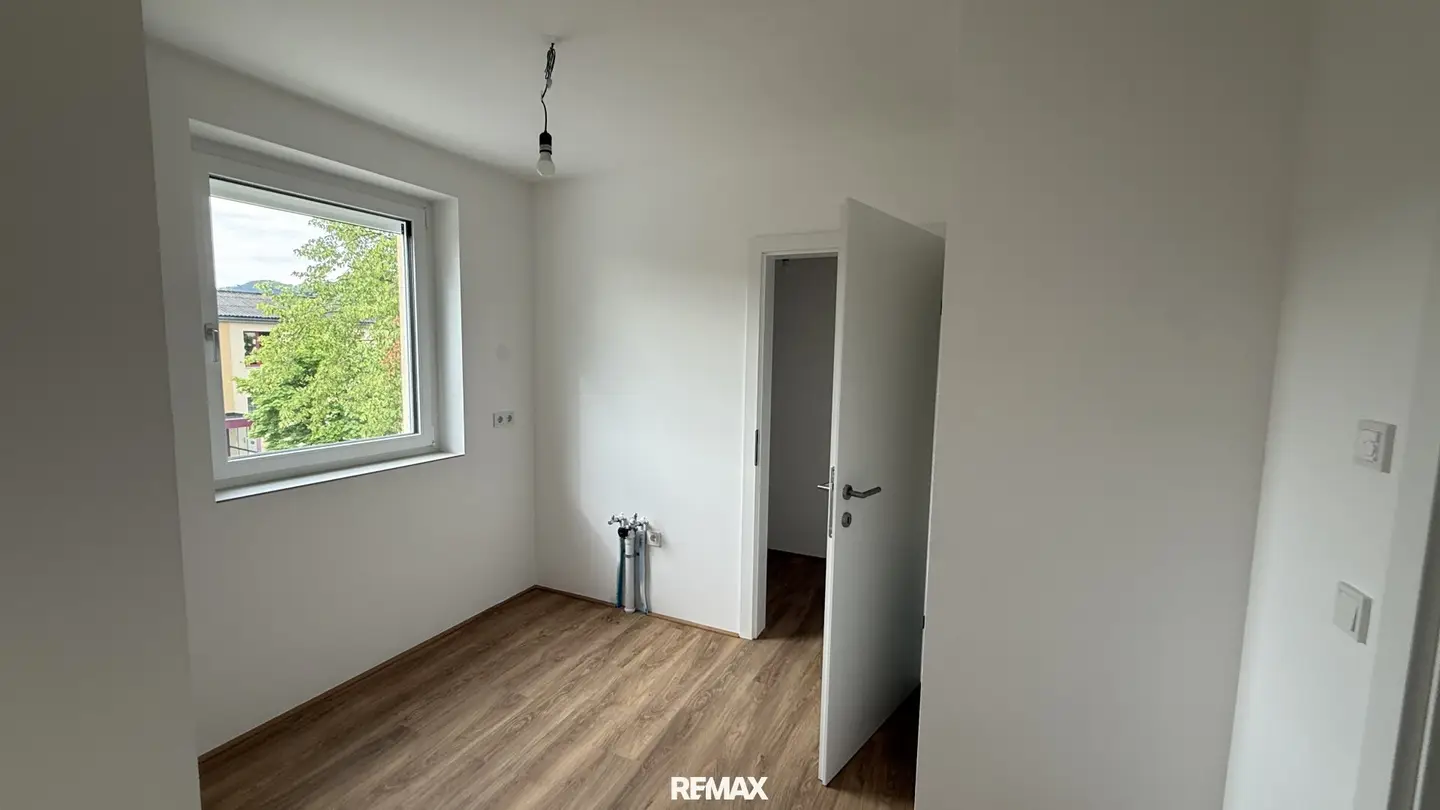 Newly built apartment with terrace and parking