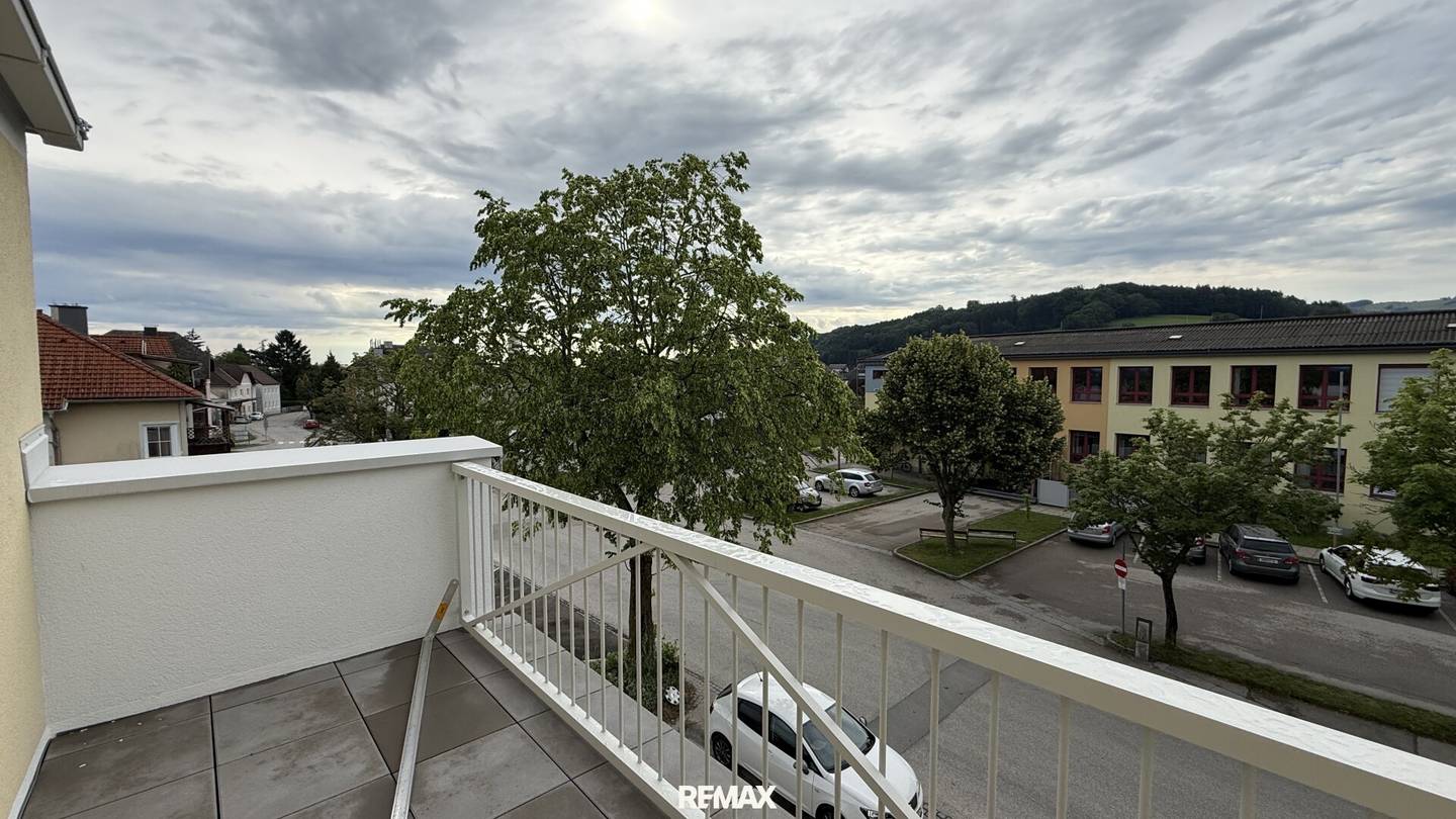 Newly built apartment with terrace and parking