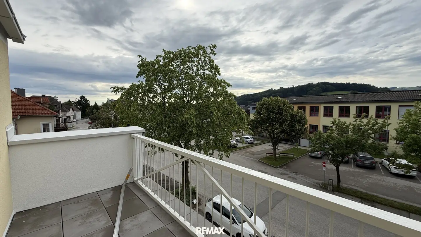 Newly built apartment with terrace and parking