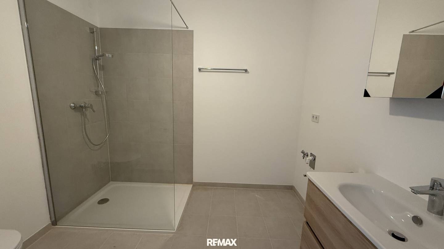 Brand new apartment with terrace and parking