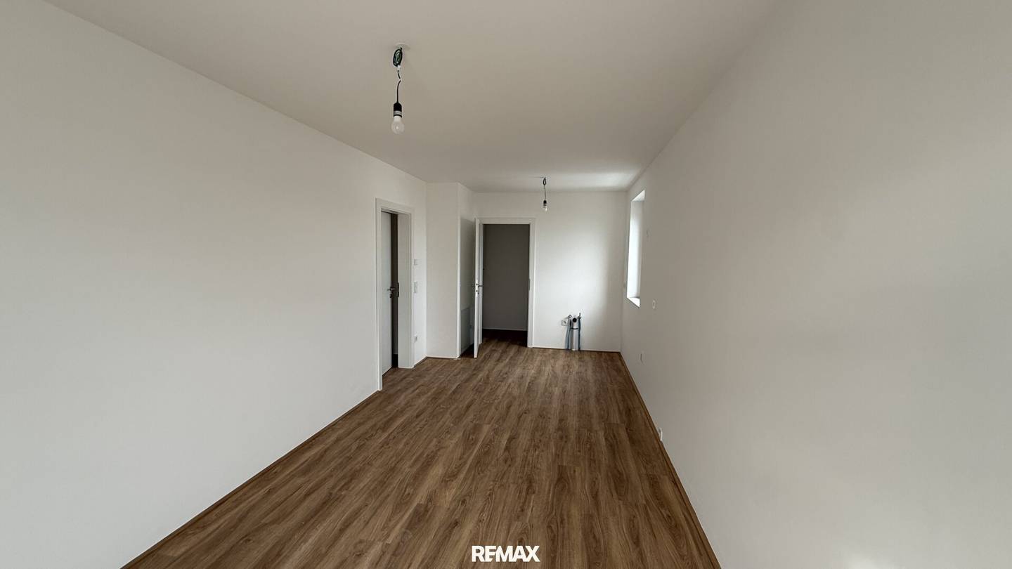 Newly built apartment with balcony and parking