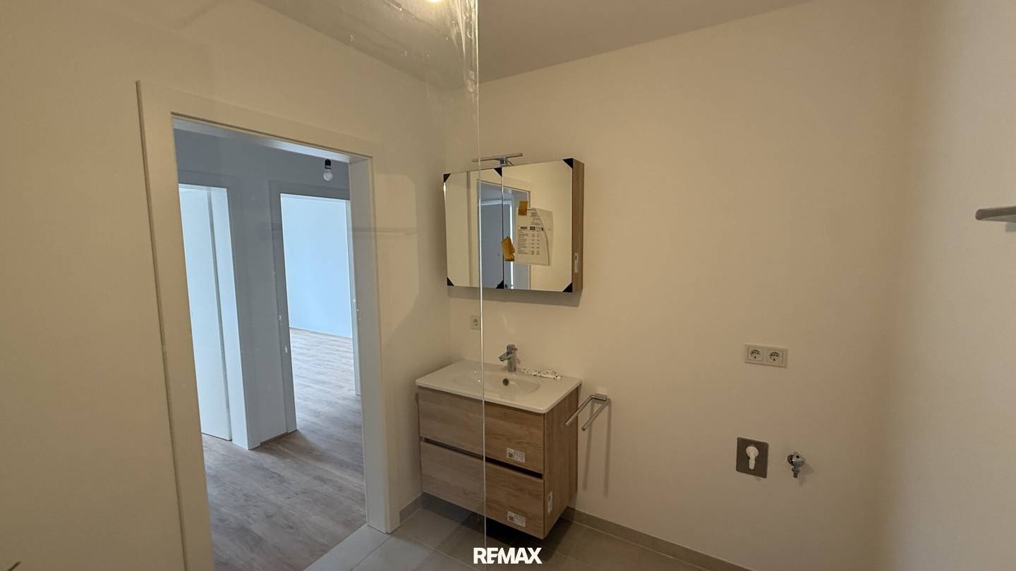 Newly built apartment with balcony and parking