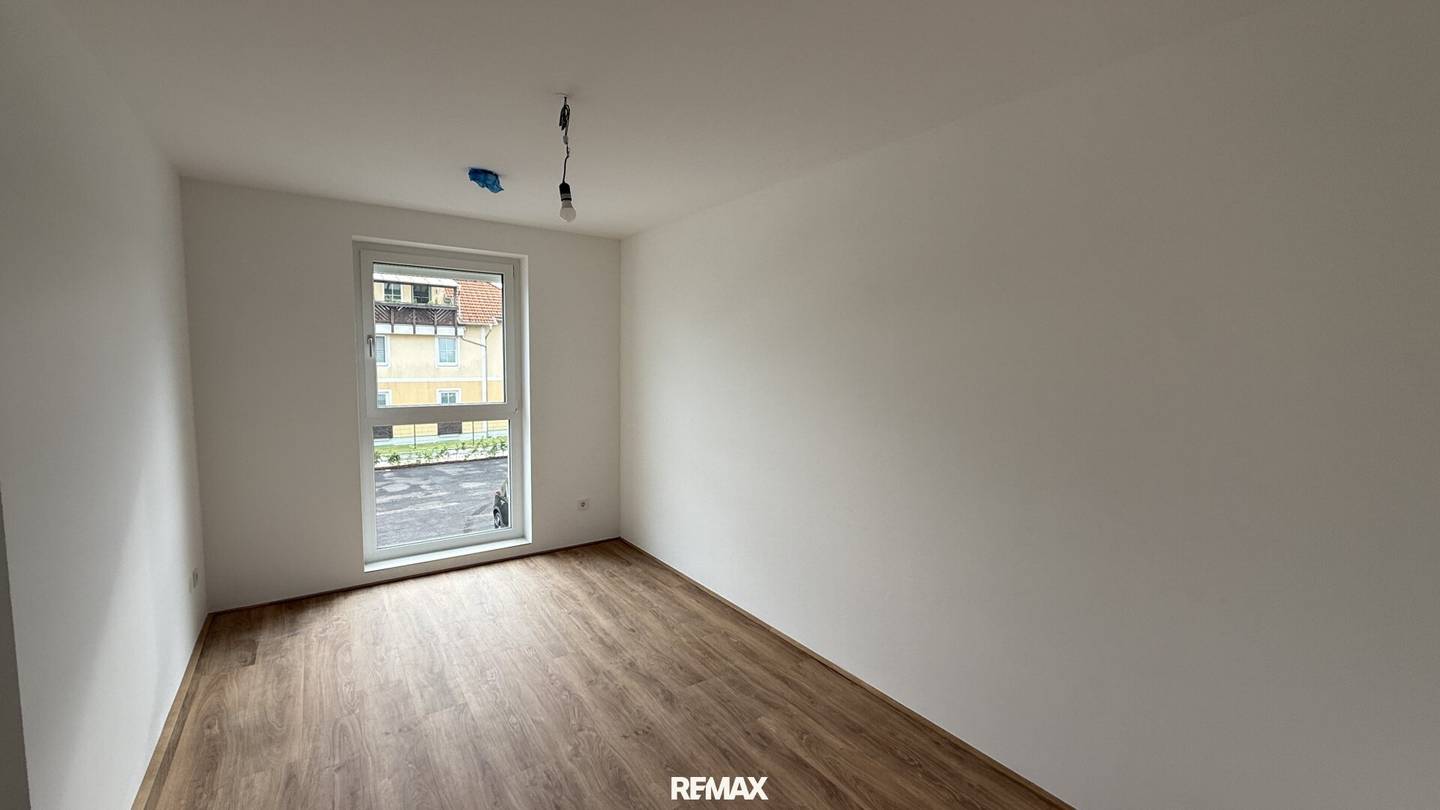 Newly built apartment with balcony and parking