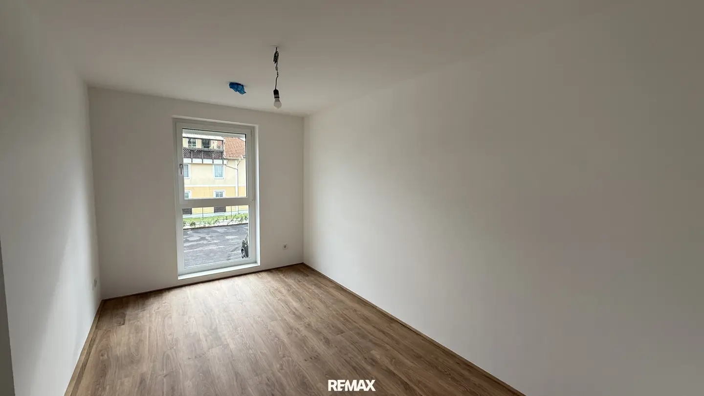 Newly built apartment with balcony and parking