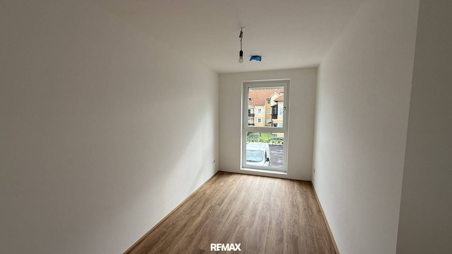 Newly built apartment with balcony and parking