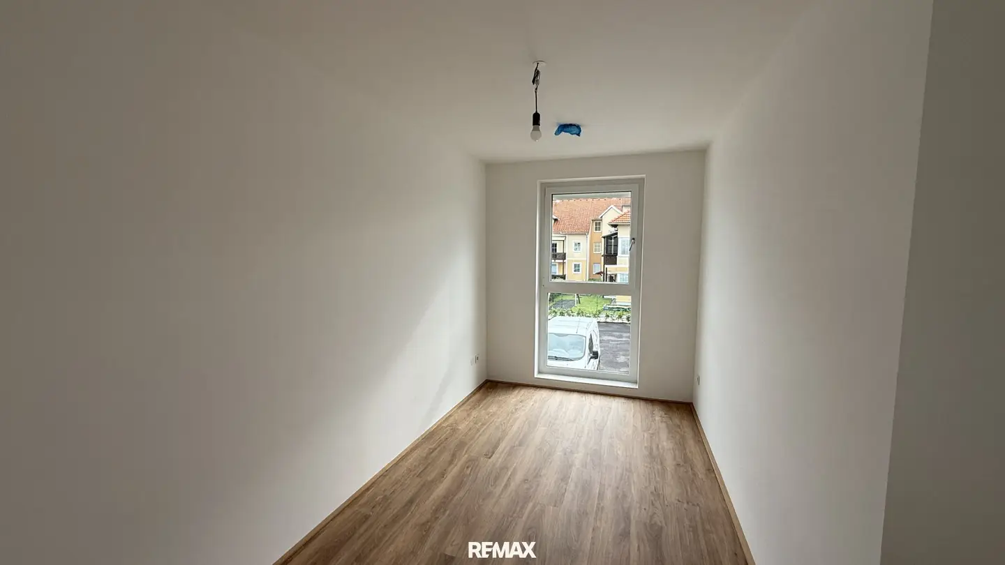 Newly built apartment with balcony and parking
