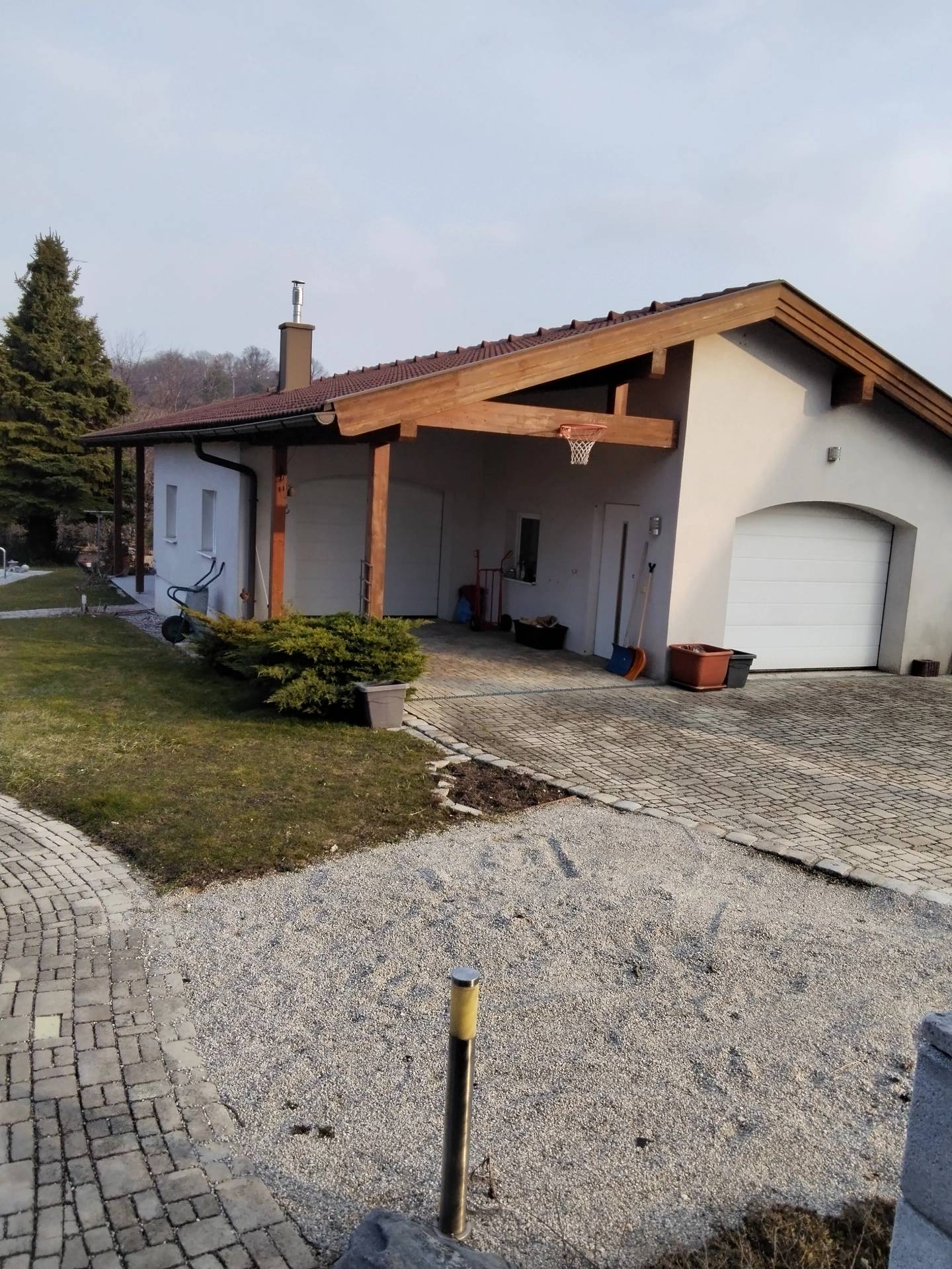 Ruhelage Wiesen, Liegenschaft mit Pool