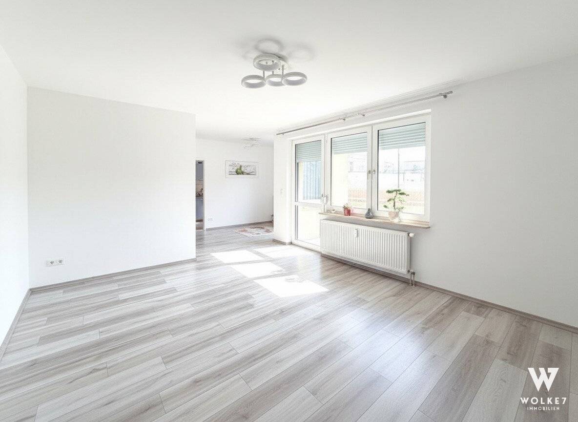 Großzügige drei Zimmer Wohnung Loggia Tiefgarage