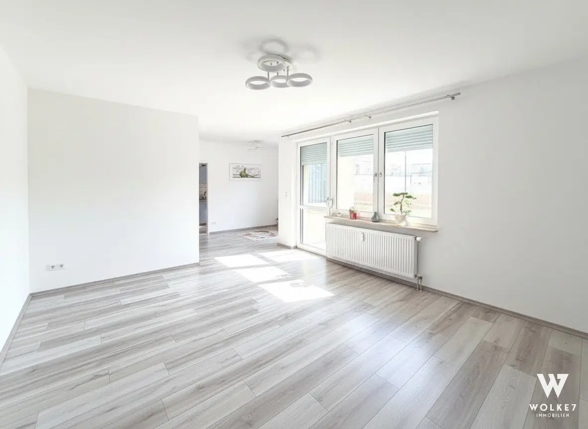 Großzügige drei Zimmer Wohnung Loggia Tiefgarage