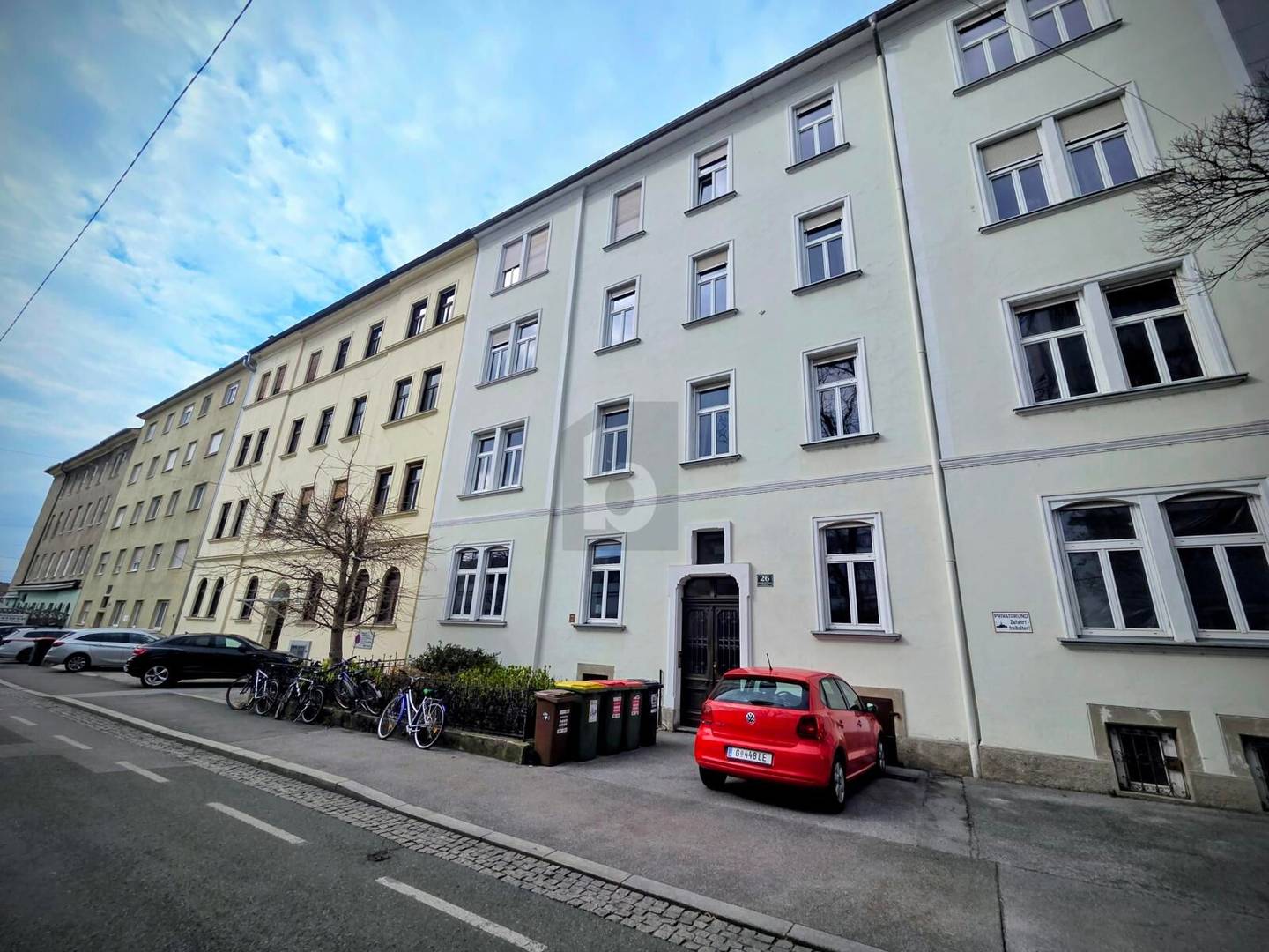 Spacious apartment in a quiet location near city centre
