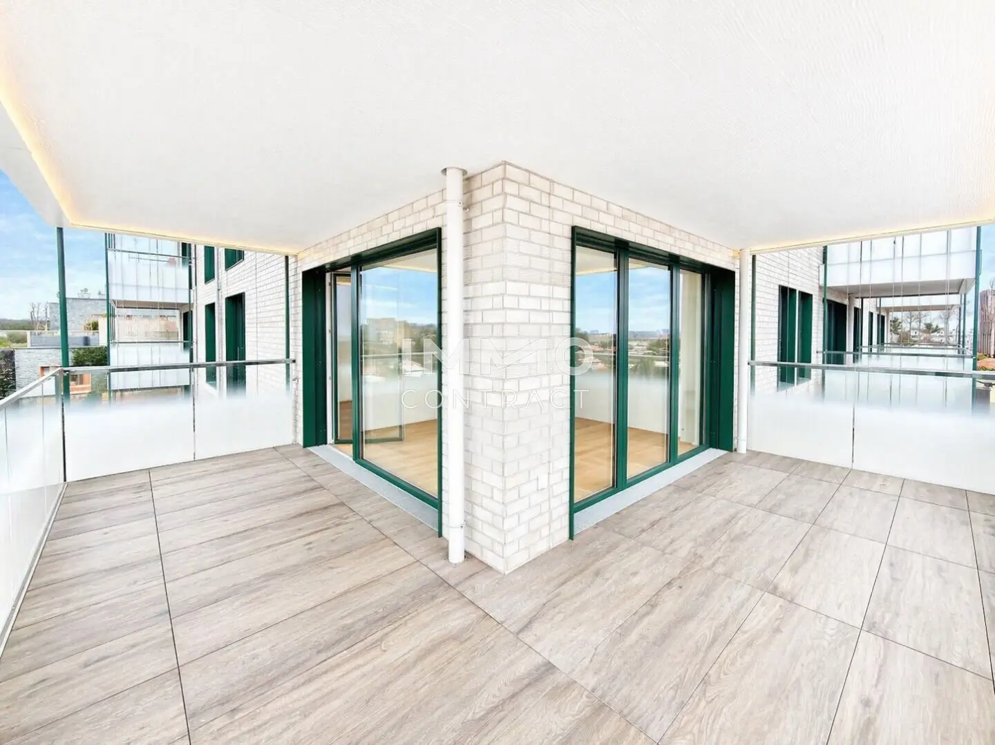 Erstbezug Wohnung mit großem Balkon nahe U1