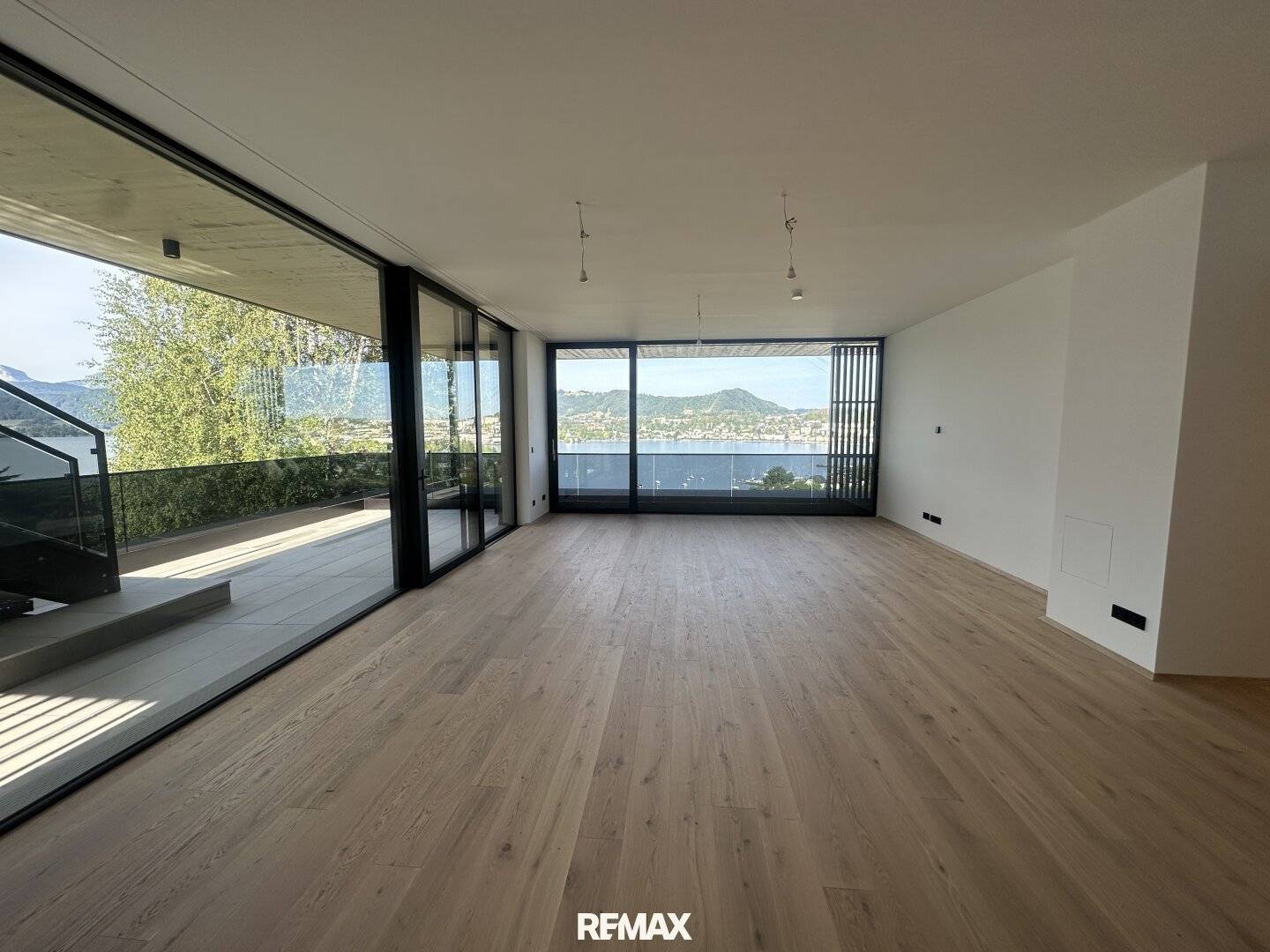 Dachgeschosswohnung mit privatem Pool und Weitblick