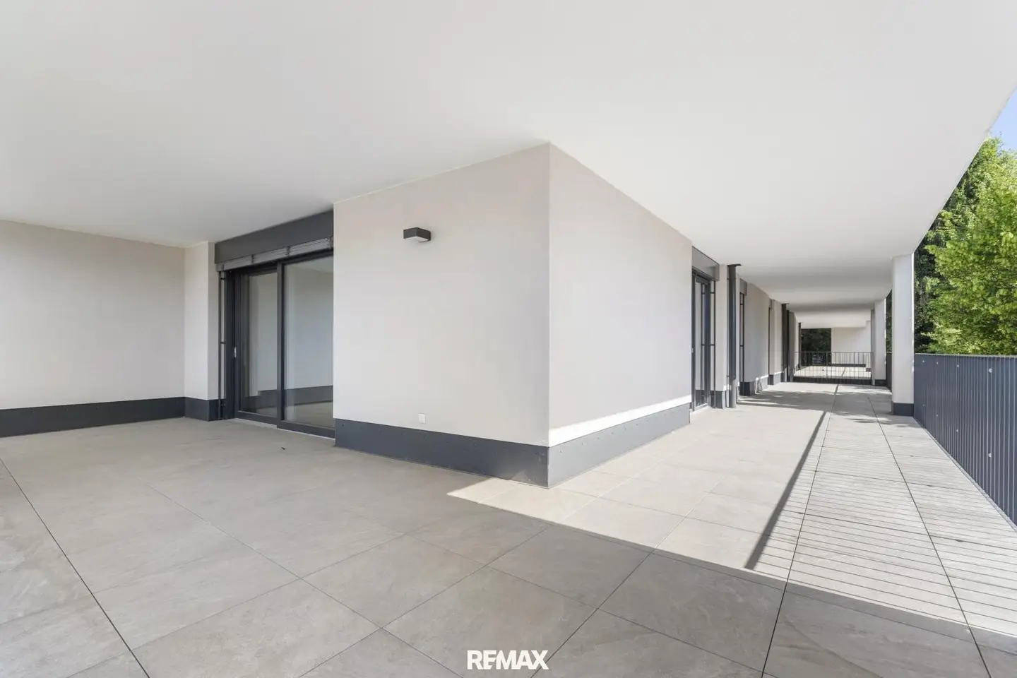 apartment with large terrace near the lake new build