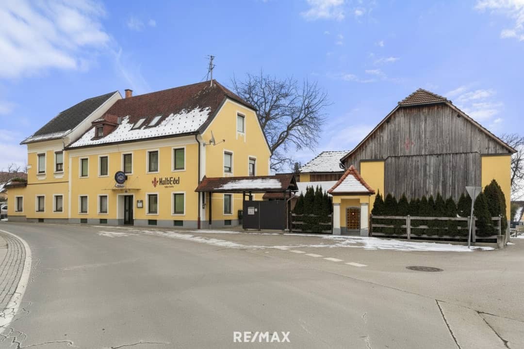 HalbEdel Inn with Event Barn, St. Michael