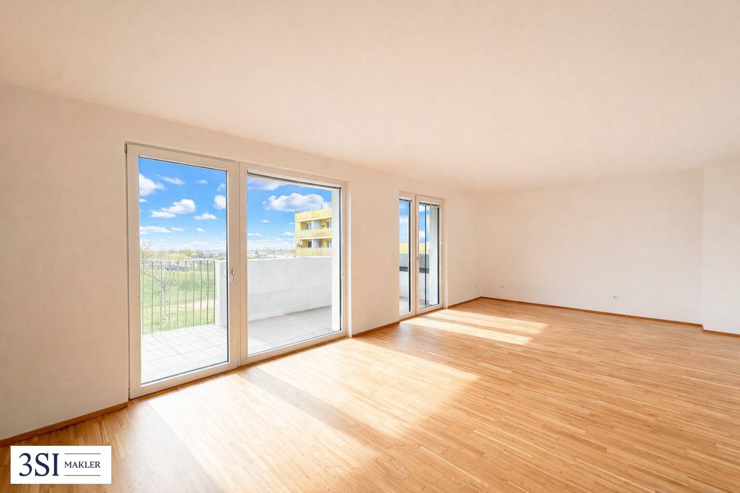 Apartment with balcony and garden view in green surroundings