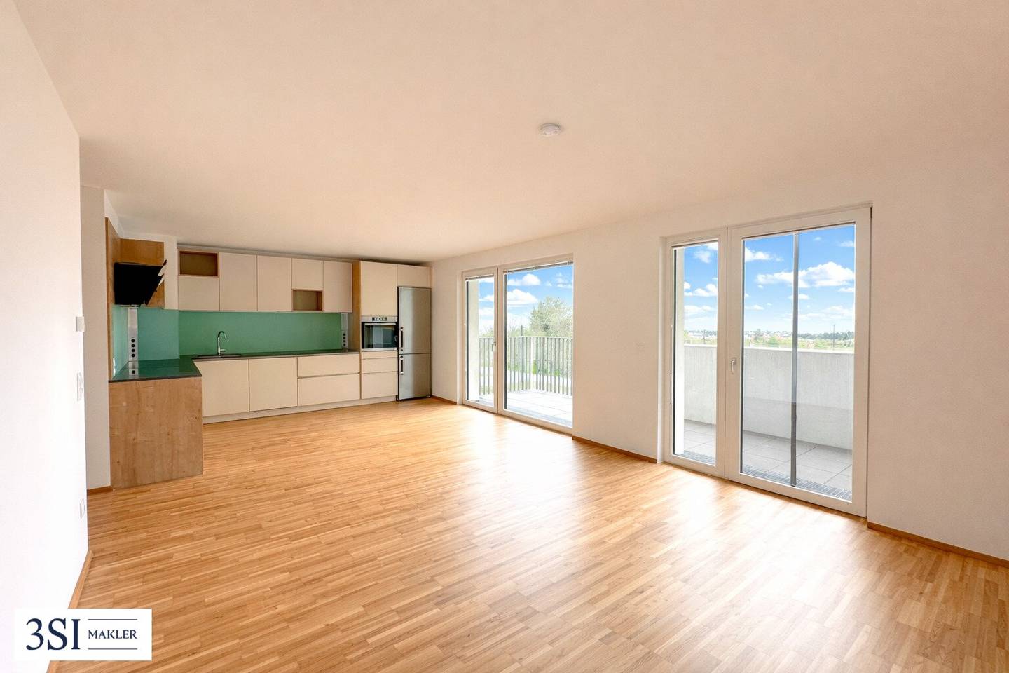 Apartment with balcony and garden view in green surroundings