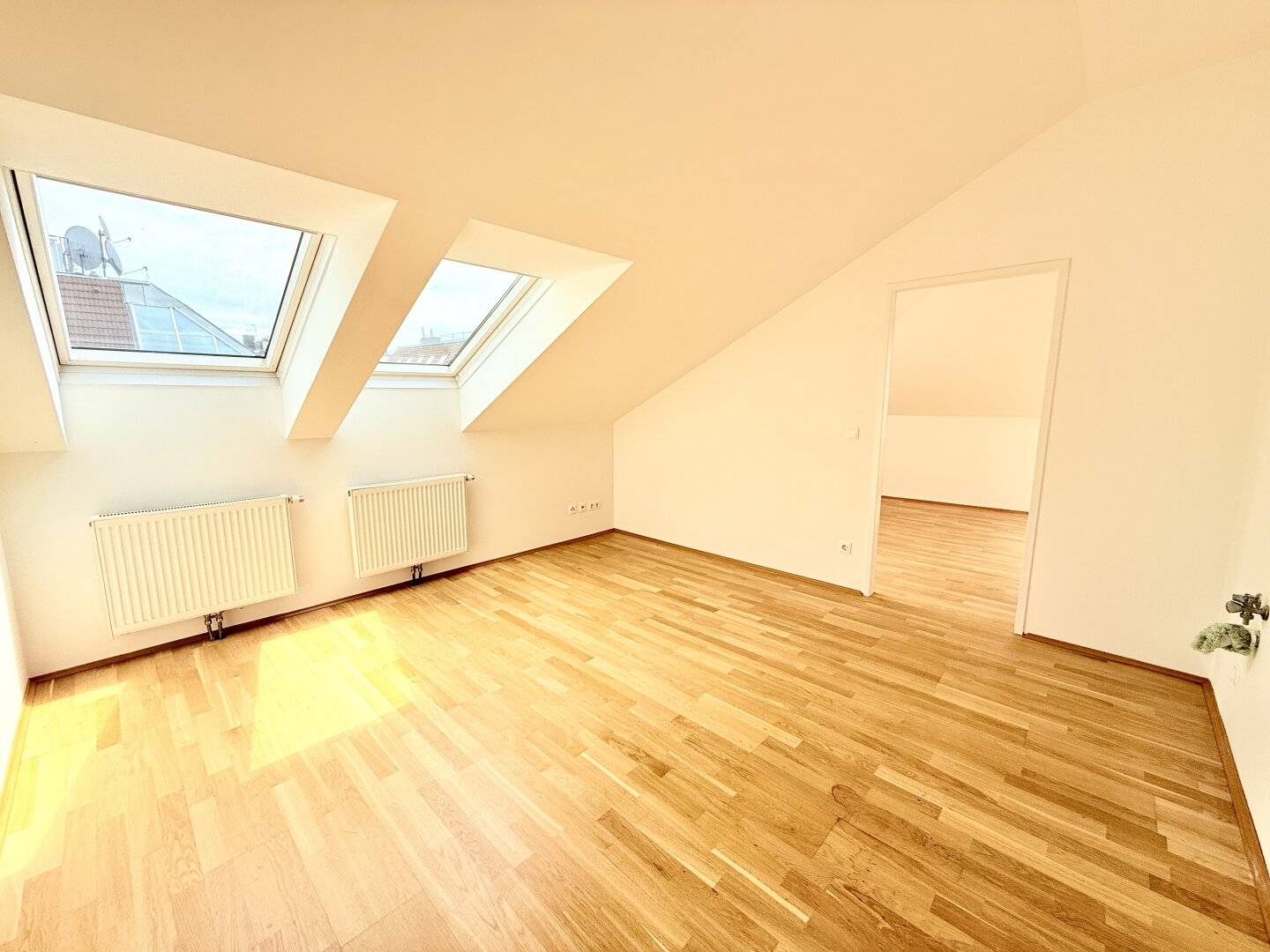 Wohnung nahe U1 mit Lift und Dachgeschossausblick