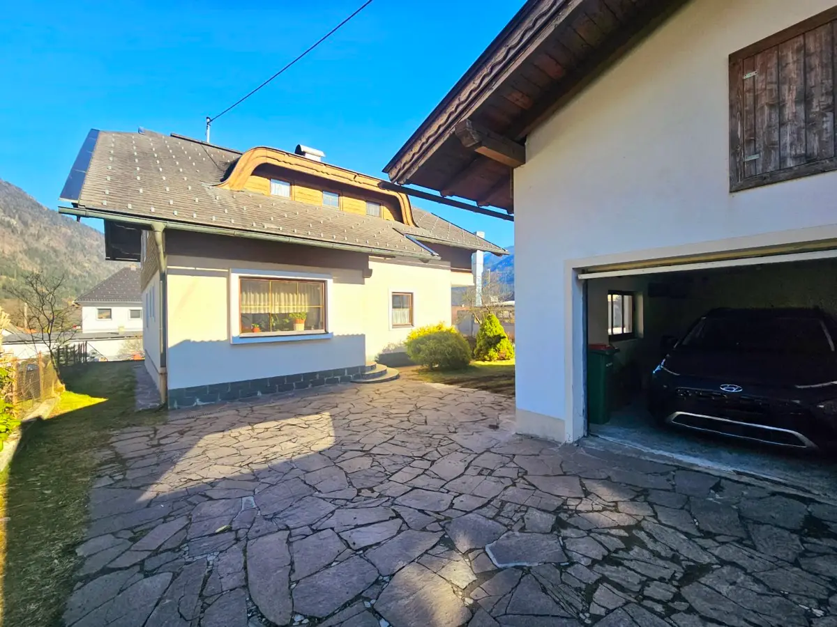 Two-family house in Steinfeld, 194 m²