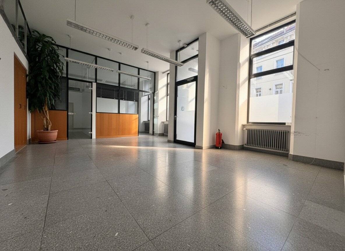Spacious office or practice space in very good location - U-Bahn nearby