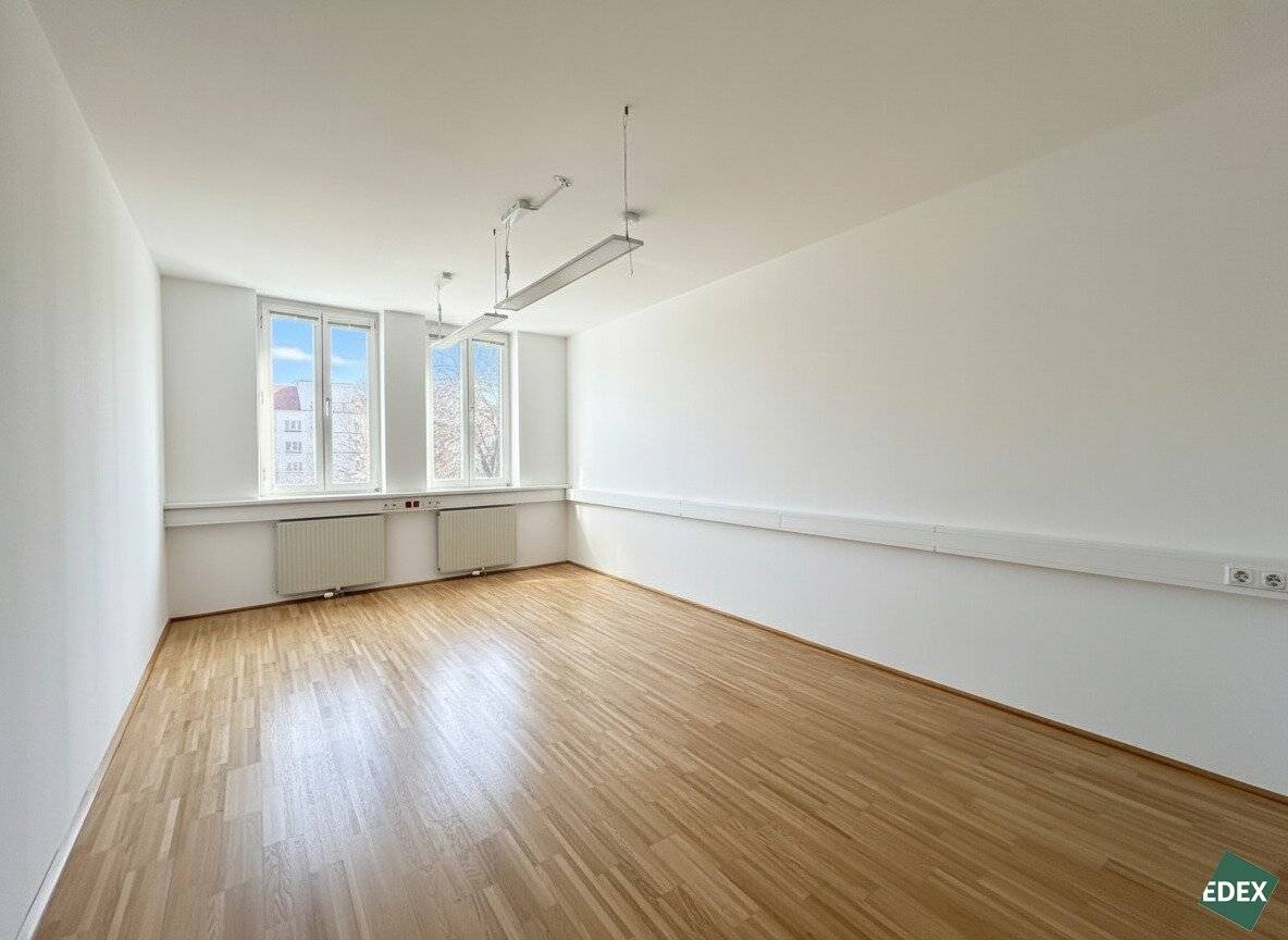 Bright Office with Tea Kitchen in Währing