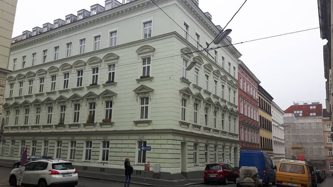 Wohnung nahe dem AKH mit Aufzug und Parkettboden