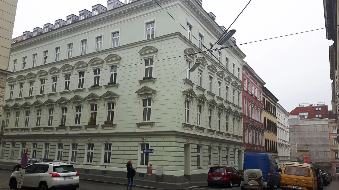 Wohnung nahe dem AKH mit Aufzug und Parkettboden