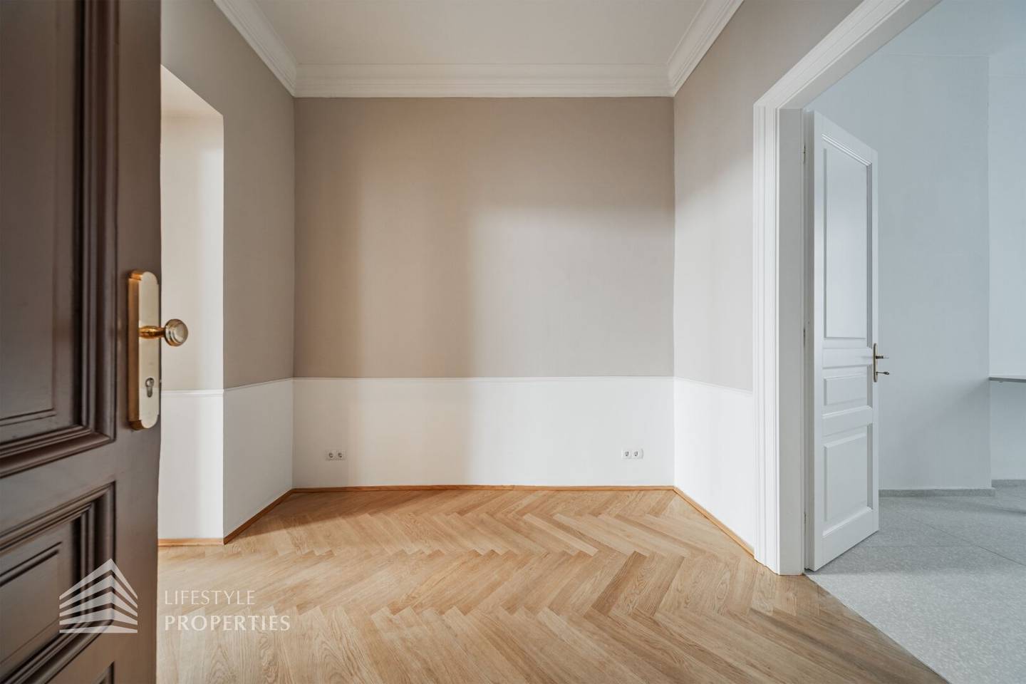 Apartment High quality renovated Altbau quiet