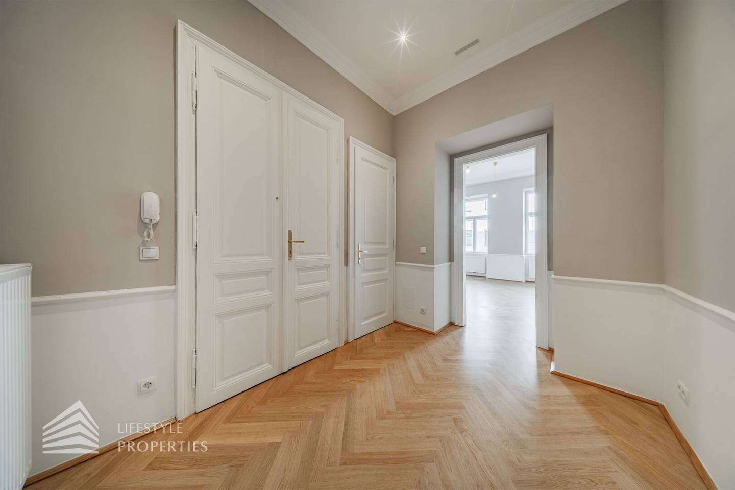 Apartment High quality renovated Altbau quiet