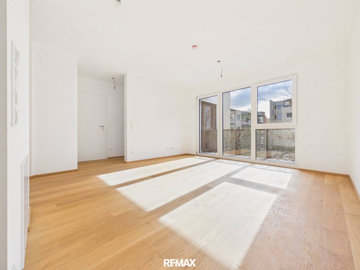 First occupancy apartment with loggia and underfloor heating