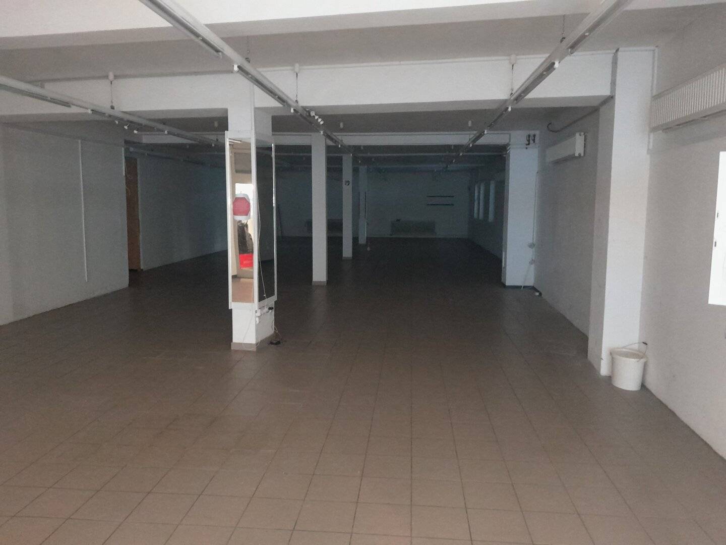 Shop premises at main square, 278m²